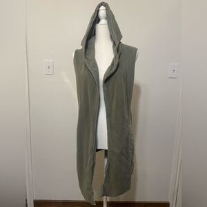 Divided women's XS muted green hooded long line open front vest w/ pockets EUC